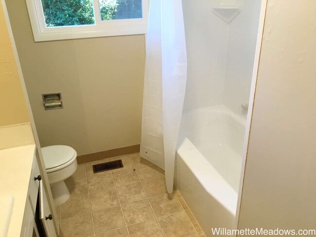 Building Photo - Charming Updated 3 Bedroom Home with A/C, Garage & Fenced Backyard in South Salem