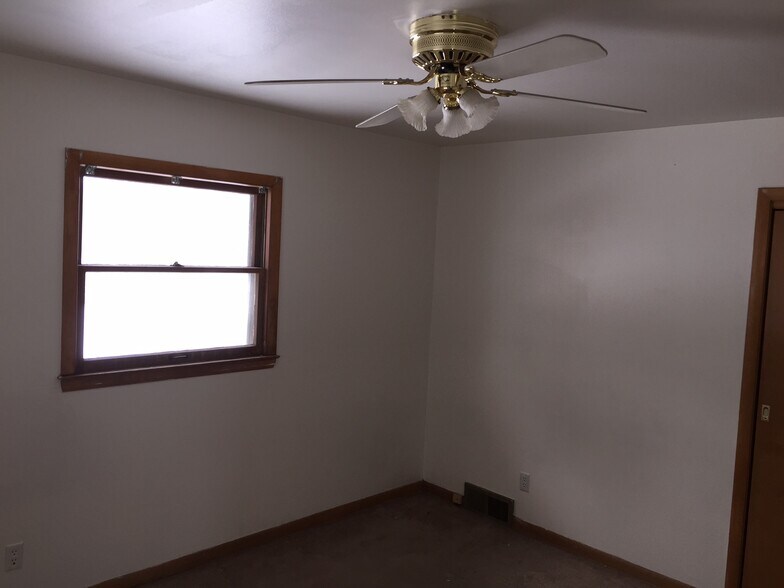 Building Photo - 926 Blackstone Ave
