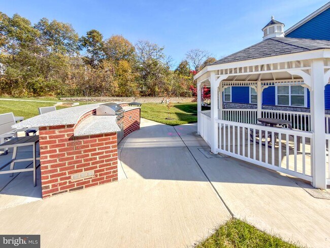 Building Photo - 13970 Englefield Dr