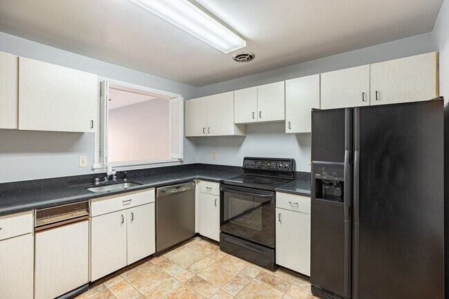 Building Photo - 2 BR/1.5 BA | 1,200 Sq. Ft. | One Block to Metro