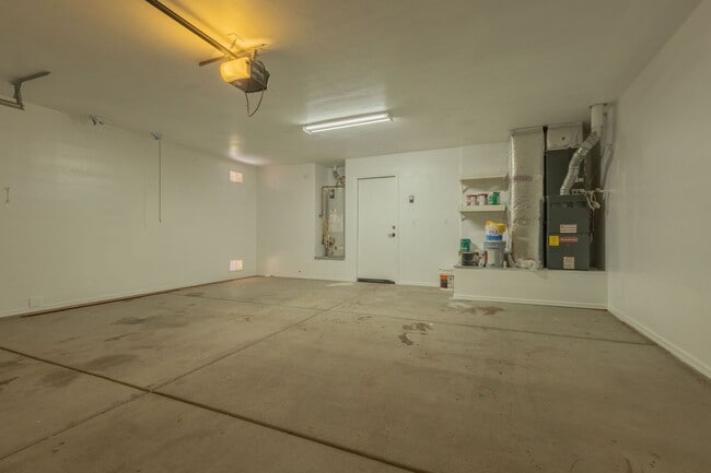 Building Photo - 4 Bedroom 3 Bathroom