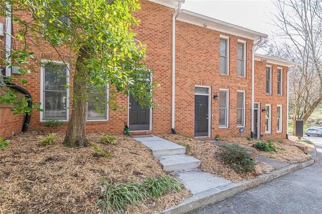 Building Photo - 656 Park Village Dr NE