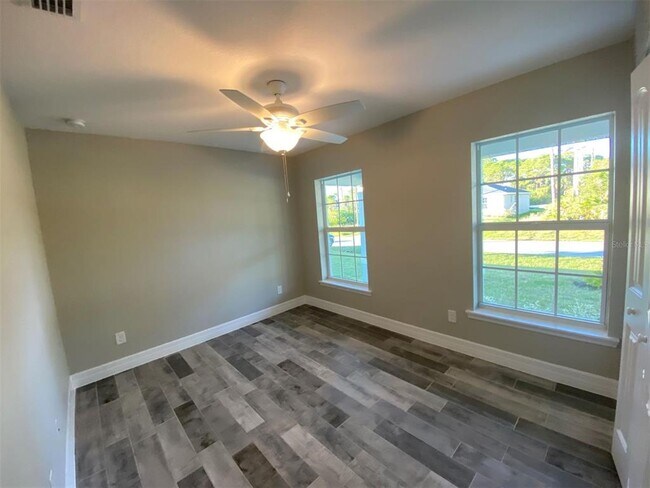 Building Photo - 129 Glades Dr