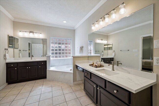 Building Photo - 5638 Avalon Way