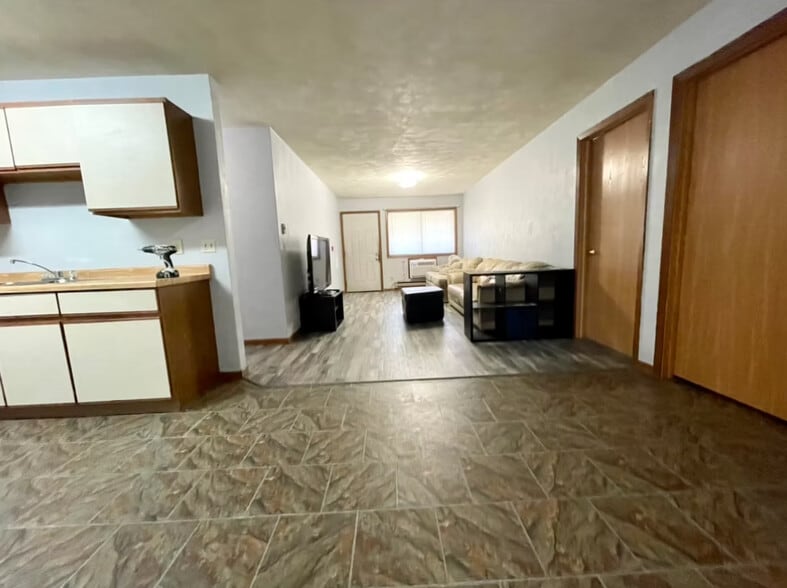 Building Photo - 410 10th Street N