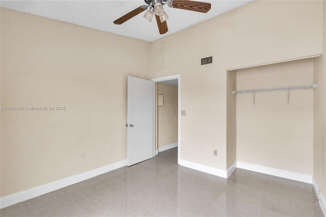Building Photo - 1612 San Remo Cir