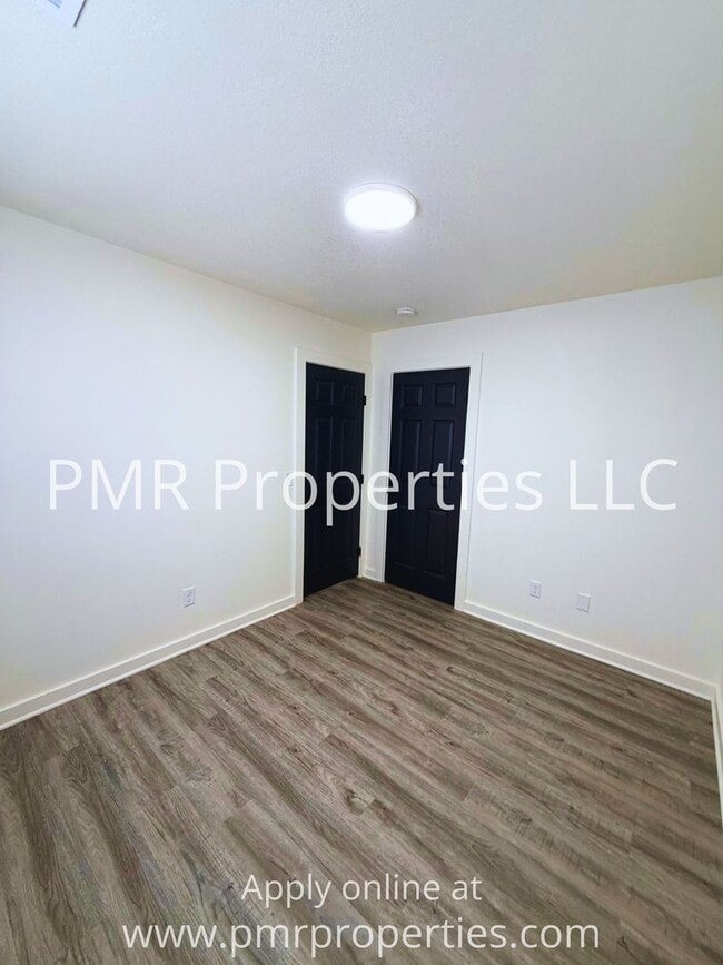 Building Photo - 909 S 15th St
