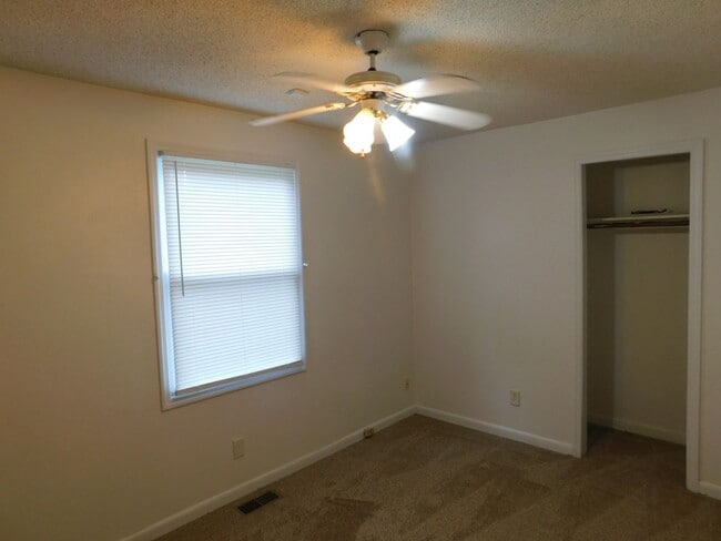 Building Photo - Single Family Home Just Minutes From Cherry Point Base!