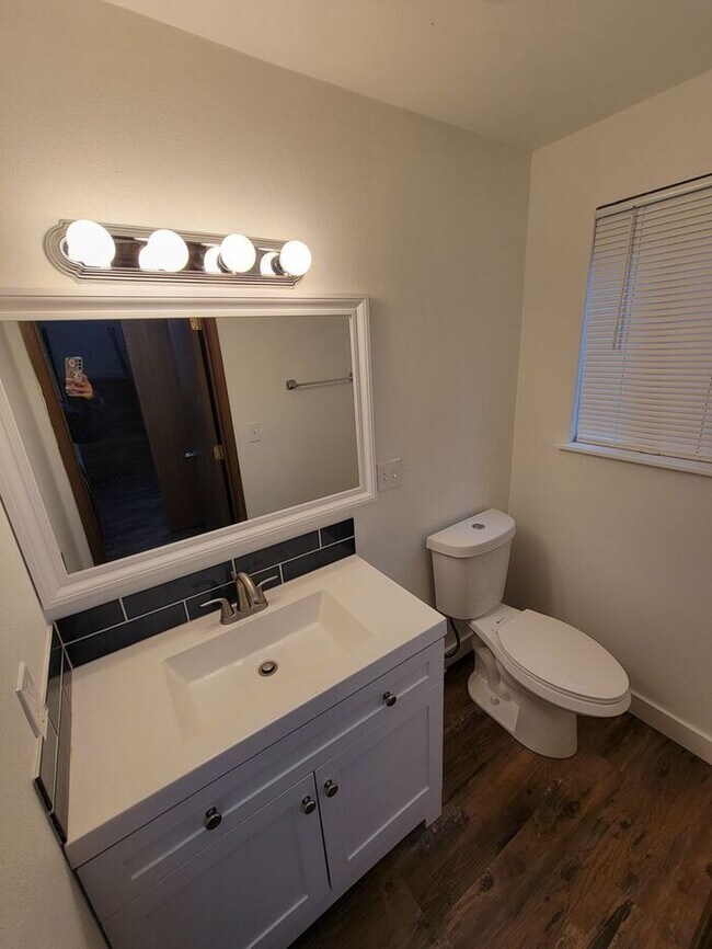 Building Photo - AVAILABLE NOW West Olympia 2bdr 1.5bath Townhome w/ garage & parking