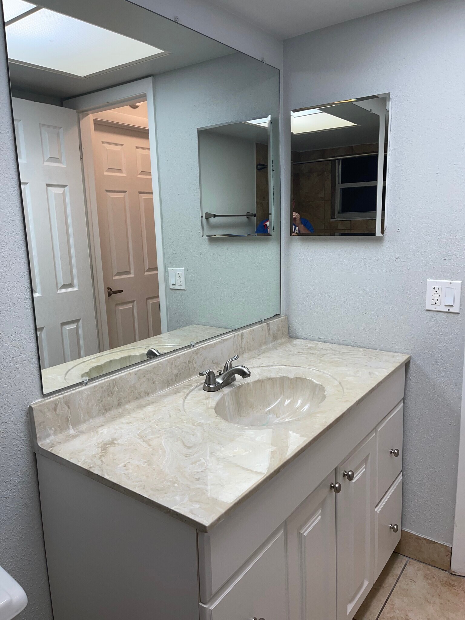 Guest Bath - 3633 Country Club Blvd