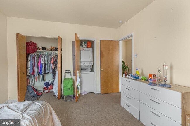 Building Photo - 846 Corinthian Ave