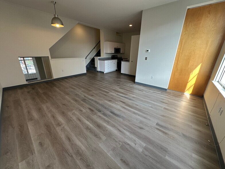 Building Photo - 211 E Berkeley St