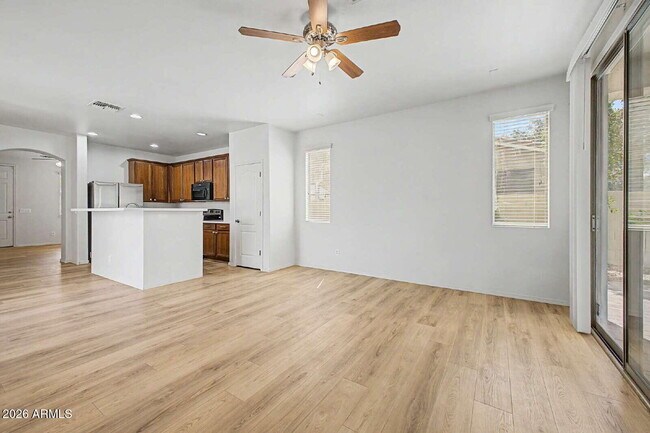 Building Photo - 4172 E Santa Fe Ln