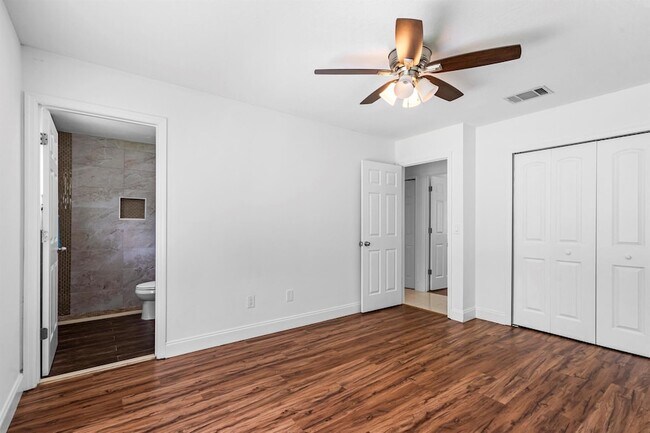 Building Photo - 766 SW Belmont Cir