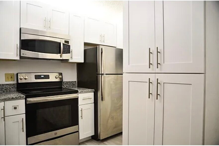 Building Photo - 209 Foxtail Dr