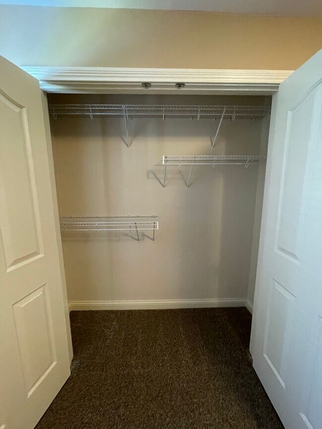 Building Photo - **COMING SOON** NICE 3 BR, 2.5 Bath Townhouse! New Paint & Carpet, Attached Garage, All Electric;