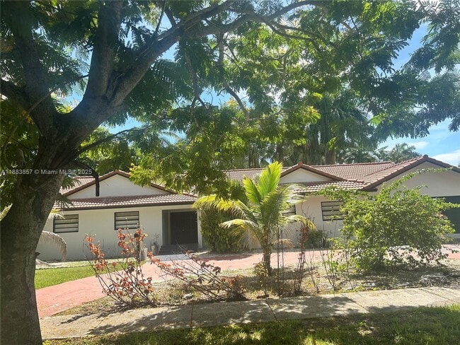 Primary Photo - 15775 N Miami Ave