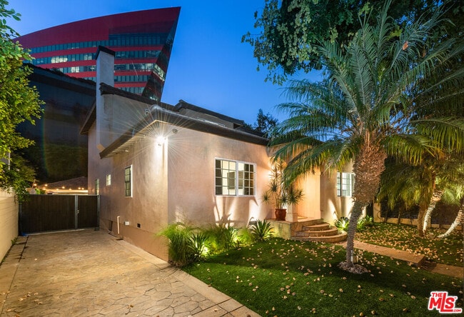 Building Photo - 711 Huntley Dr