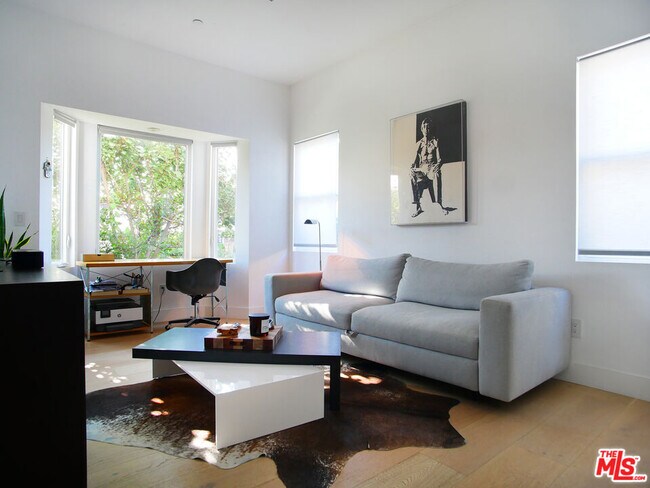 Building Photo - 3744 Somerset Dr