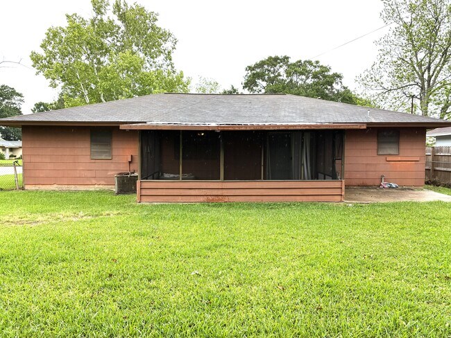 Building Photo - 1619 Ave G