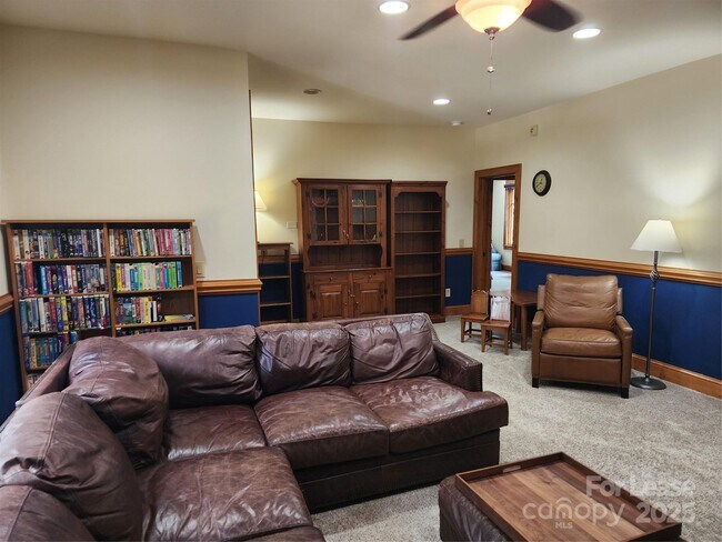 Building Photo - 16946 Belle Isle Dr