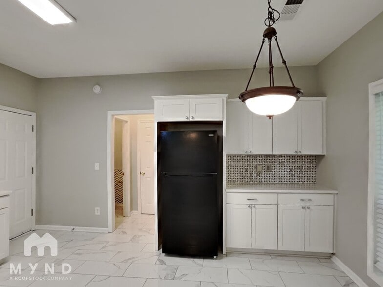 Building Photo - 1557 Silver Ridge Dr SW