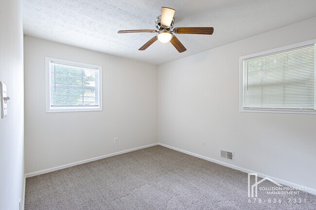 Building Photo - 1006 Hampton Ct NW