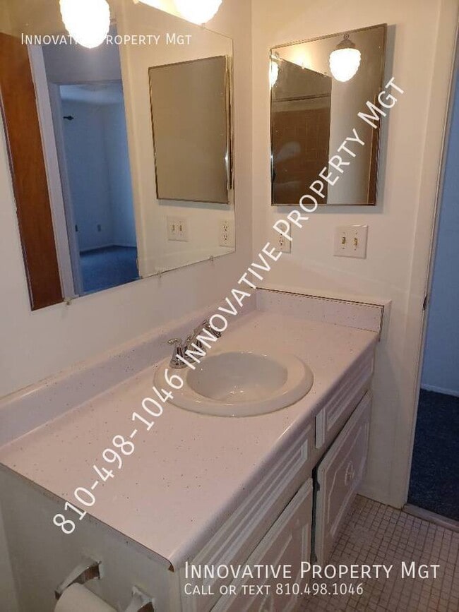 Building Photo - 6009 Holiday Gardens Dr