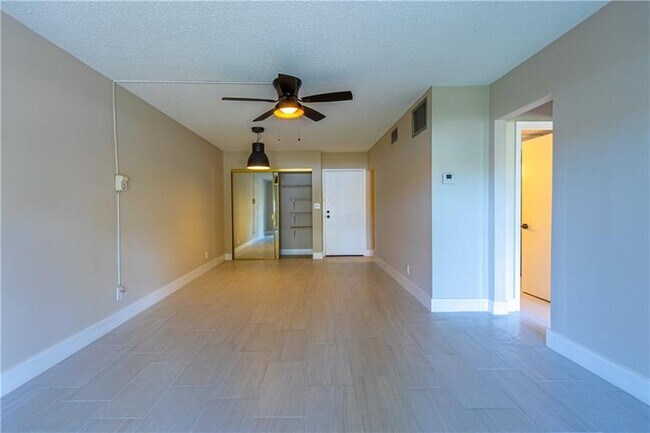 Building Photo - 3125 Oakland Shores Dr