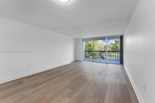 Building Photo - 10825 SW 112th Ave