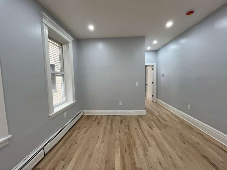 Building Photo - 95 Bostwick Ave