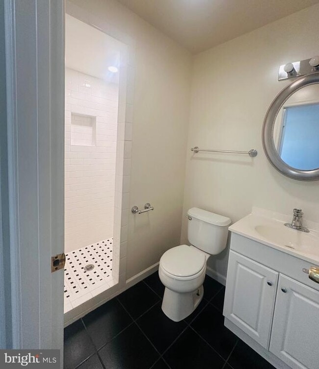 Building Photo - 92 Embassy Ct