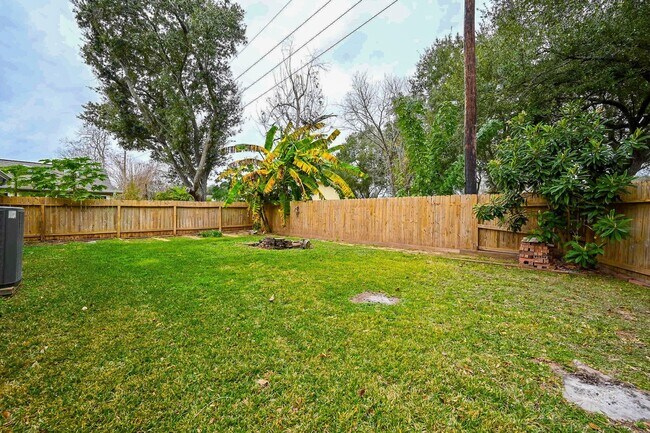 Building Photo - 3551 Santa Rosa Ln