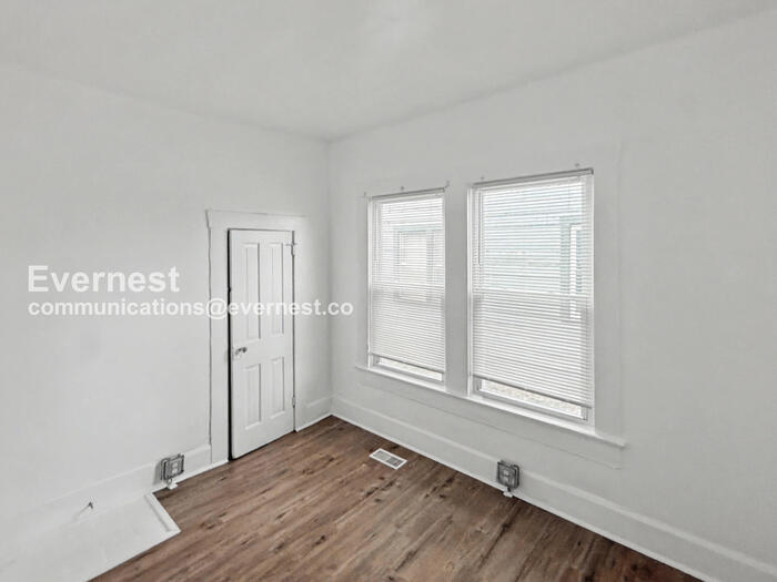 Building Photo - 1515 36th Pl N