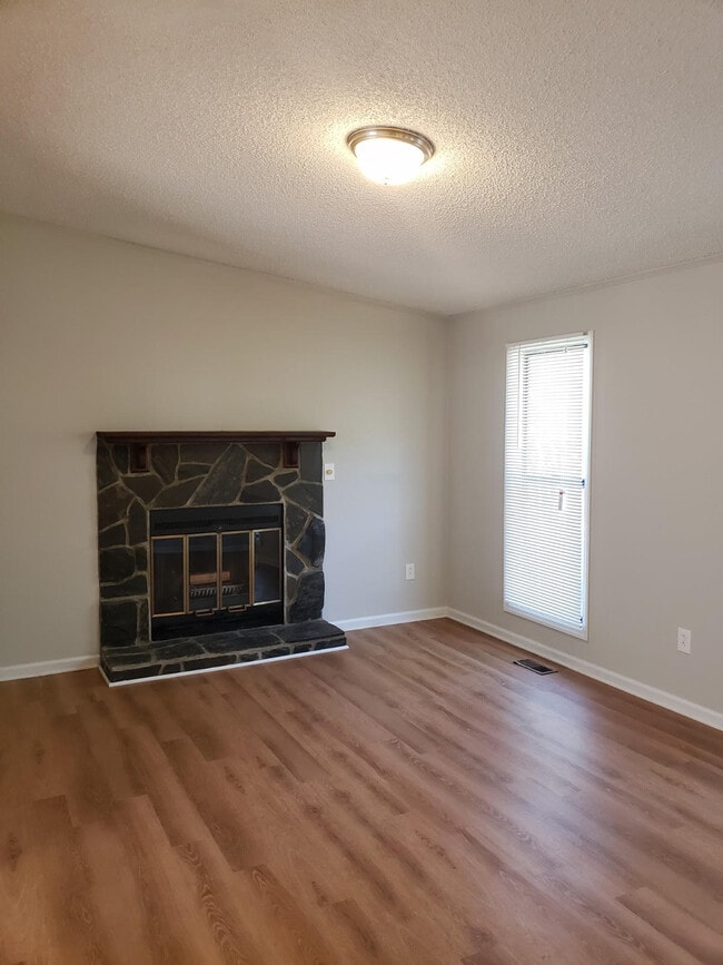 Building Photo - 8026 Strawberry Point Dr