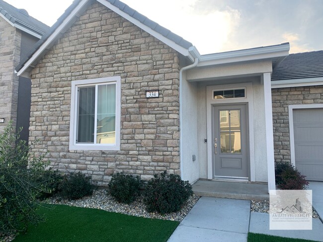 Building Photo - Stunning 3 Bedroom 2 Bath Home In Riverstone! SOLAR!
