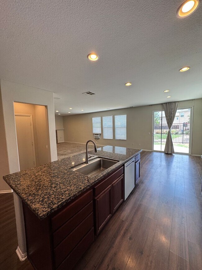 Building Photo - Spacious 3-Bed Lakeview Home with Loft & Community Amenities