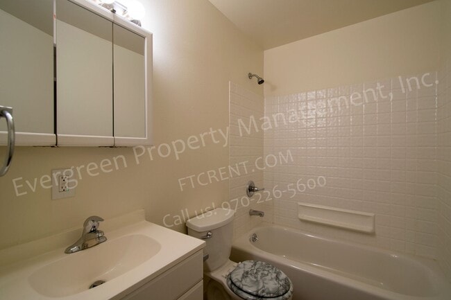 Building Photo - 2916-2924 Glendale Dr