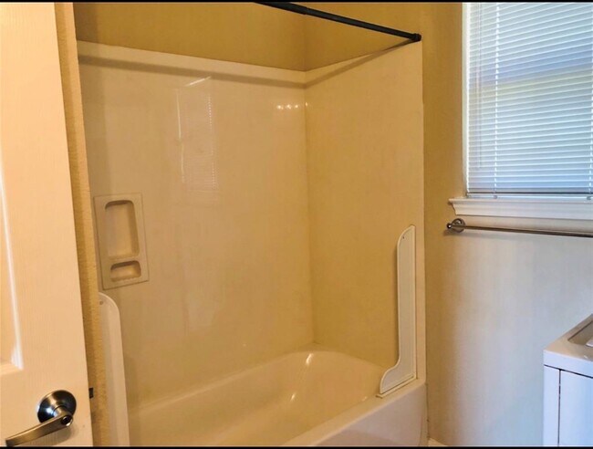 Building Photo - 2508 S Houston Ave