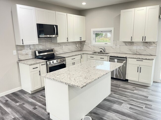 Building Photo - Move-in special offer!!! Newly rebuilt hou...