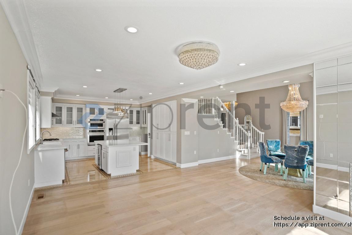 Building Photo - 51 Viola St