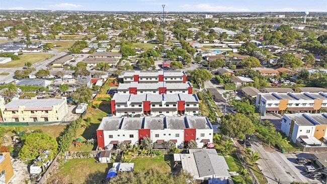 Building Photo - 936 NW 10th St