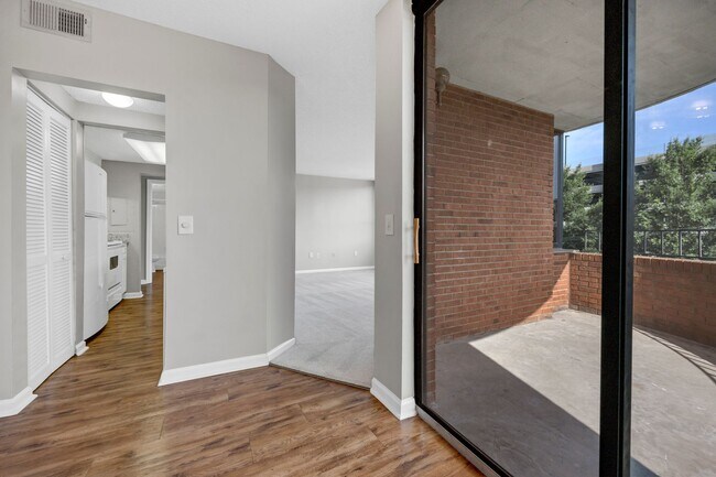 Building Photo - wh409