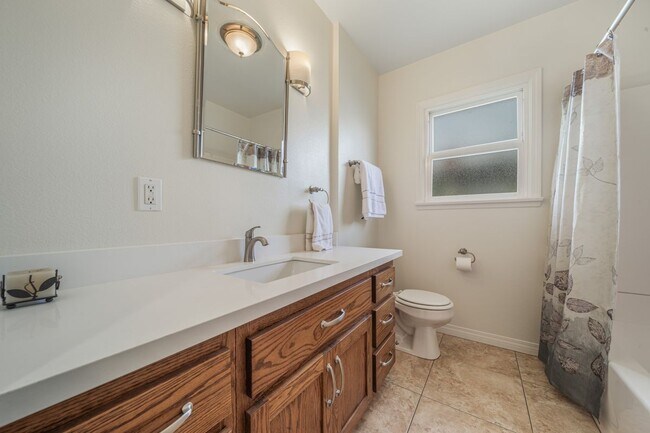 Building Photo - 549 N La Sena Ave