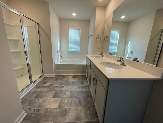 Building Photo - 11009 Austin Estates Dr