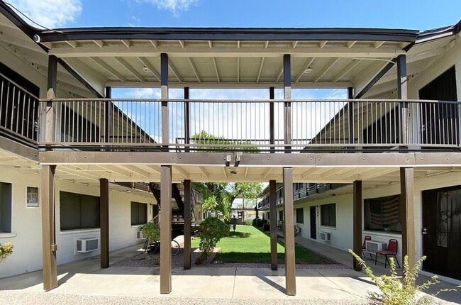 Building Photo - 1-Bedroom Condo Easy Qualify
