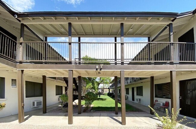 Building Photo - Renovated 1-Bedroom Condo in Gated North P...