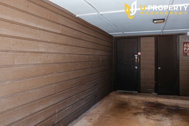 Building Photo - Updated Condo with New Vinyl Flooring & Ne...