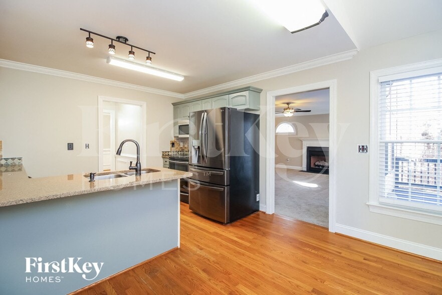 Building Photo - 909 Woodview Ridge Trail