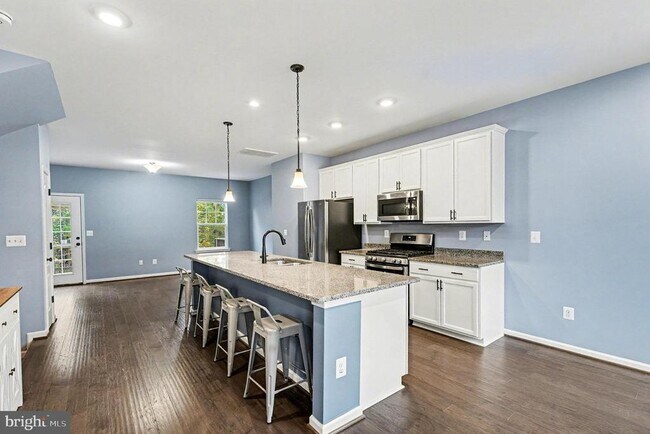 Building Photo - 2444 Drake Ln